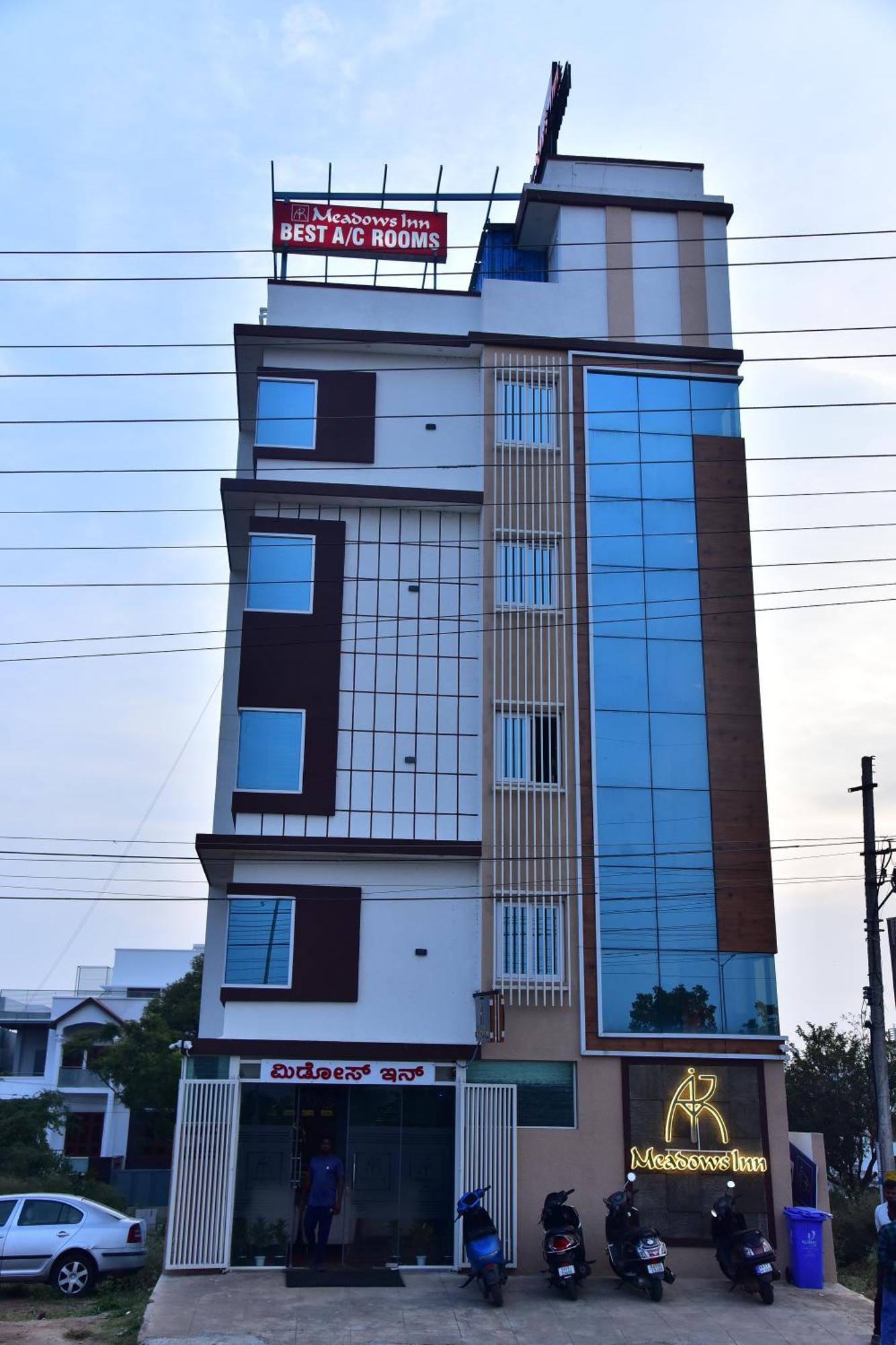 Meadows Inn Mysore Buitenkant foto